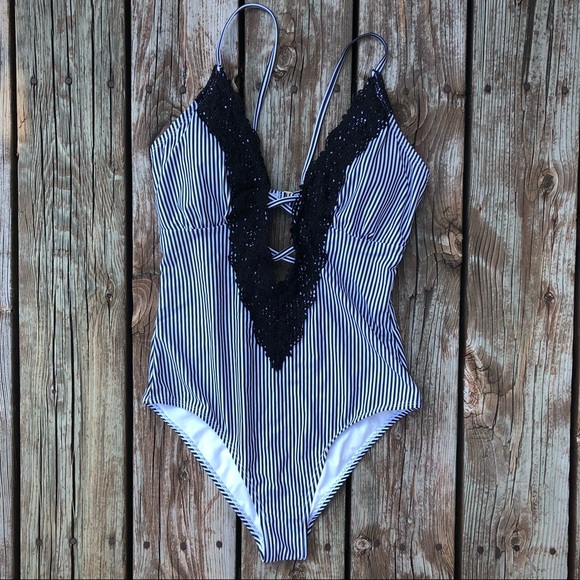 Cupshea Striped One Piece with Lace - Picture 4 of 11